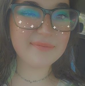 Meet your Posher, Alecia